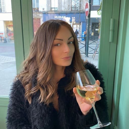 Lisa Mentucci Bunaziet - modèle perruque naturelle